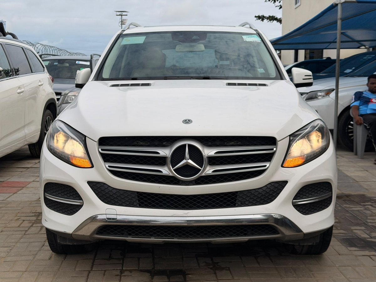 KomokoAutos01's tweet photo. Komoko Motors 
Foreign used
Year 2017 
Mercedes Benz GLE350🇺🇸
Accident free
Sunroof
Powerboot 
Reverse camera

Price: 33.5m only✅
Location: Festac office📍
Contact Us 📞
08107029791 09075122325
@komokomotors
@KomokoAutos01
#KomokoMotors
#komokoautos01
#KAC
#Gle350
#fyp https://t.co/pK5A1uhCIo