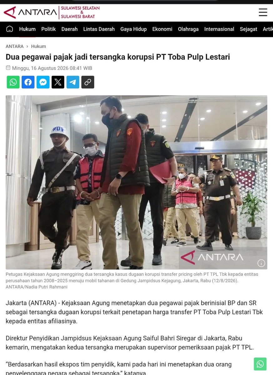 rebukanrain's tweet photo. COBA DEHH PERHATIIN KETIGA BERITA INI

Berita pertama: Duit pajak di korupsi sama pegawai pajak sekitar 2T

Berita kedua : Rakyat di suruh tetap patuh bayar pajak. 

Berita ketiga : Ini merupakan plot twistnya dan puncak komedi, yang ngomong suruh taat pajak malah terduga pelaku pemalsuan cukai rokok.

EMANG BERASA FILM SIHH NEGARA KONOHA INI 😭😭