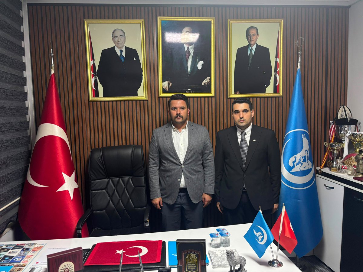 Aalparslandogan's tweet photo. Ülkü Ocakları Fatih İlçe Başkanlığımızın faaliyete geçen yeni hizmet binasını ziyaret ederek, pazartesi günü ilk kez okul sıralarıyla buluşacak kardeşlerimizle bir araya geldik.

Minik yavrularımıza yeni eğitim-öğretim hayatlarında başarılar diliyor; her birinin gözlerindeki umut ve heyecanın daim olmasını temenni ediyoruz.🇹🇷