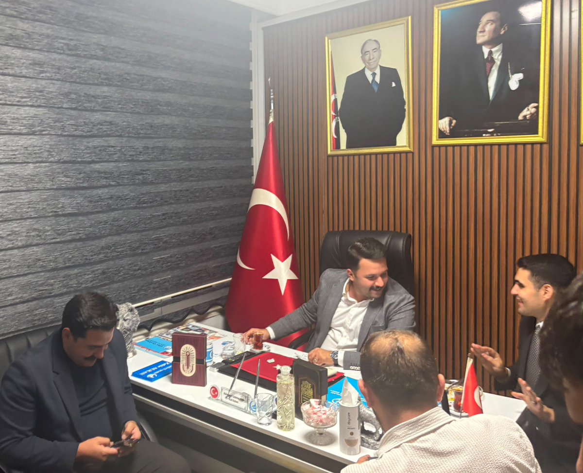 Aalparslandogan's tweet photo. Ülkü Ocakları Fatih İlçe Başkanlığımızın faaliyete geçen yeni hizmet binasını ziyaret ederek, pazartesi günü ilk kez okul sıralarıyla buluşacak kardeşlerimizle bir araya geldik.

Minik yavrularımıza yeni eğitim-öğretim hayatlarında başarılar diliyor; her birinin gözlerindeki umut ve heyecanın daim olmasını temenni ediyoruz.🇹🇷
