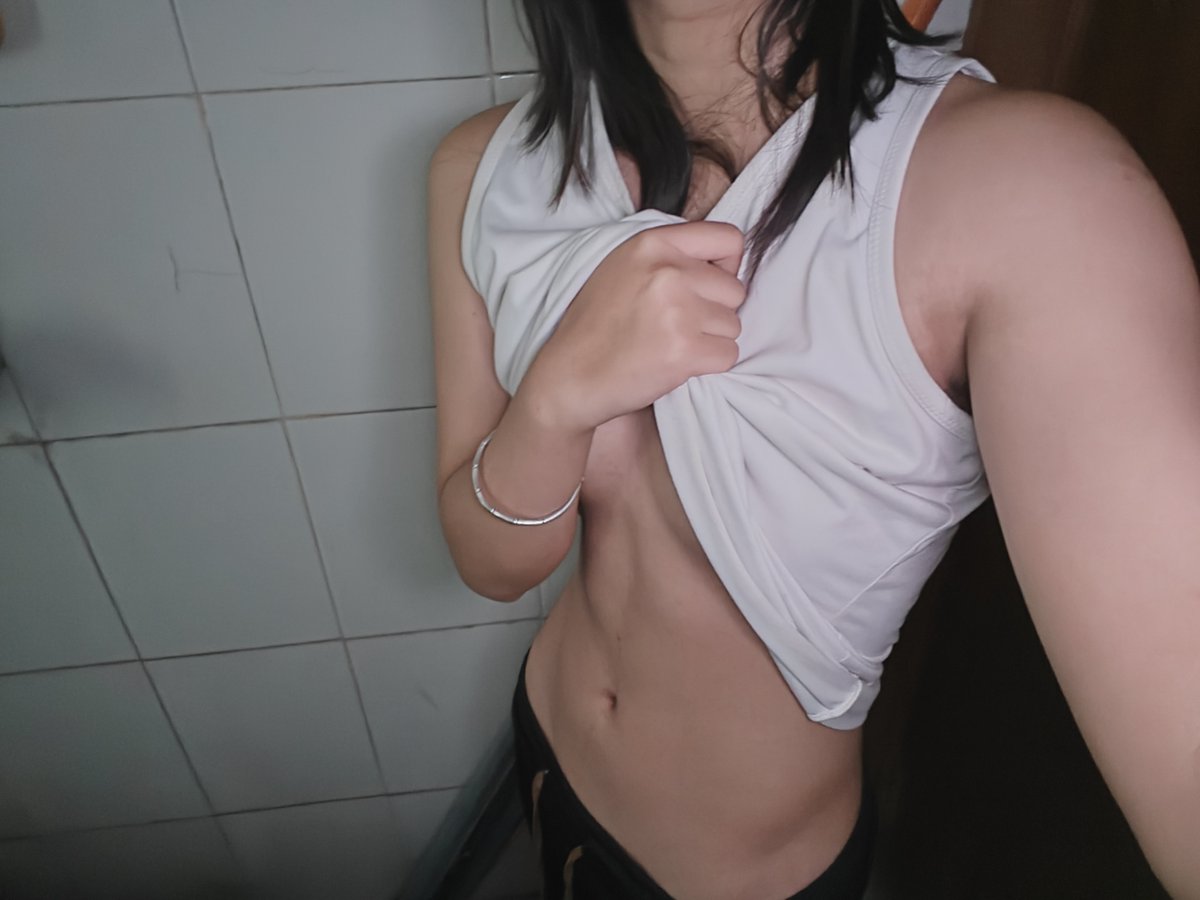 heyiwei6544's tweet photo. 毫无欲望的儿童身材呀…#wlw #le https://t.co/zMQUq7ZPgQ