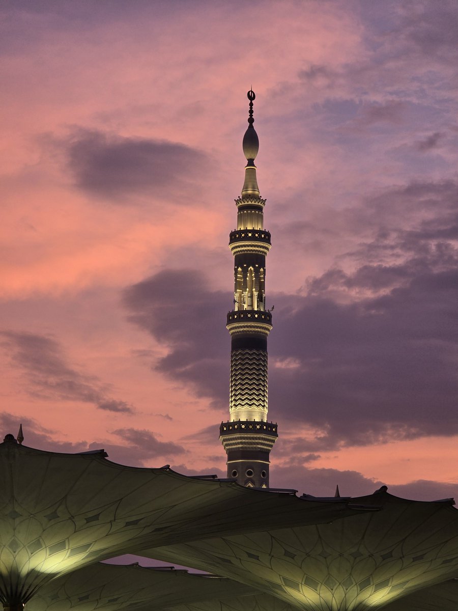 sukkaryeater's tweet photo. The sunsets again... no words can do it justice

#madinah https://t.co/eptcFGtaw4