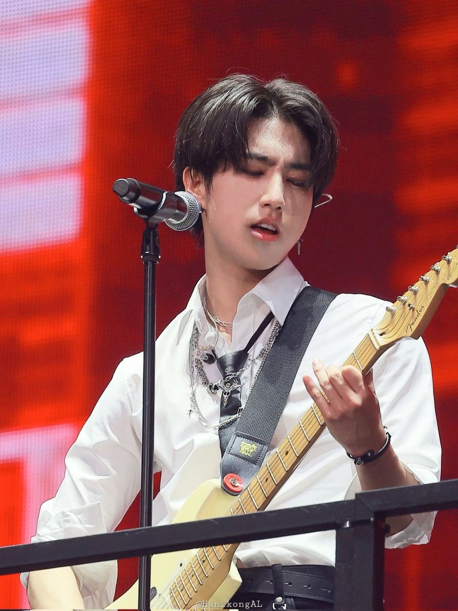 quillsevngiepen's tweet photo. 🐶🐿️

'monster rookie j.0ne is projected to dethrone the nation's soloist, kim sevngmn for best male artist at the upcoming ABA awards,' or someth like that, are written all over the tabloids.

sevngmn thinks it's to be expected—the rookie have been breaking records + https://t.co/mVZY8h7tRE
