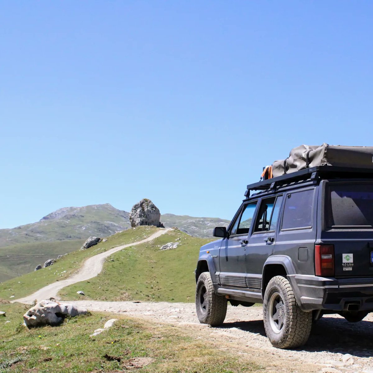 ToryDeschabv's tweet photo. Ruta del Cares en 4x4: aventura y paisajes inolvidables. https://t.co/Sxp2pEddUG