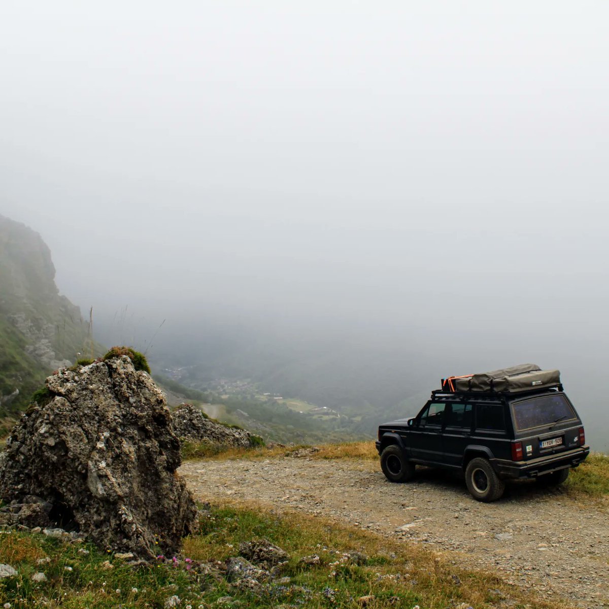 ToryDeschabv's tweet photo. Ruta del Cares en 4x4: aventura y paisajes inolvidables. https://t.co/Sxp2pEddUG