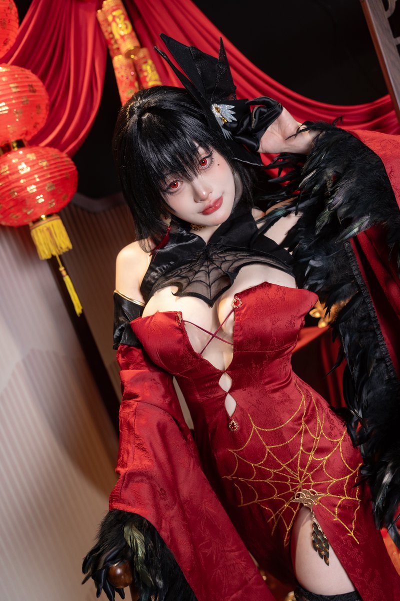 UraPhotography's tweet photo. 東煌匠人的血色美學，建武華麗旗袍降臨 🏮🖤 
職人美と妖艶さを兼ね備えた東煌重巡、建武

@now_twc0ser 
#碧藍航線 #アズールレーン #AzurLane #建武 #ChienWu #ChienWuCosplay #裏攝影 #NSFW #大尺度寫真 #個人寫真 https://t.co/naKJPfgai2