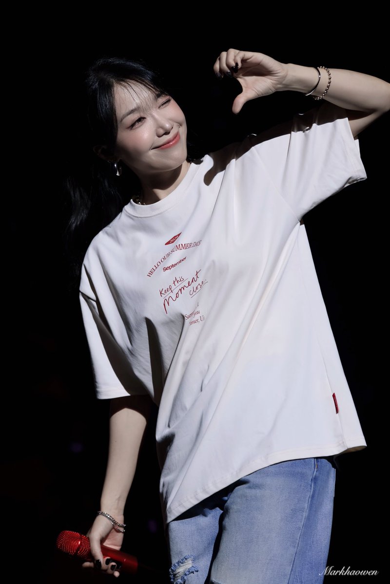 Markhaowen's tweet photo. 260913 정은지 Summer, I 서울 콘서트 Day2

이건 그저 잠깐의 이별일 뿐이겠지요?

@Apinkjej
#정은지 #Eunji #에이핑크 #Apink https://t.co/01yPlBau5m