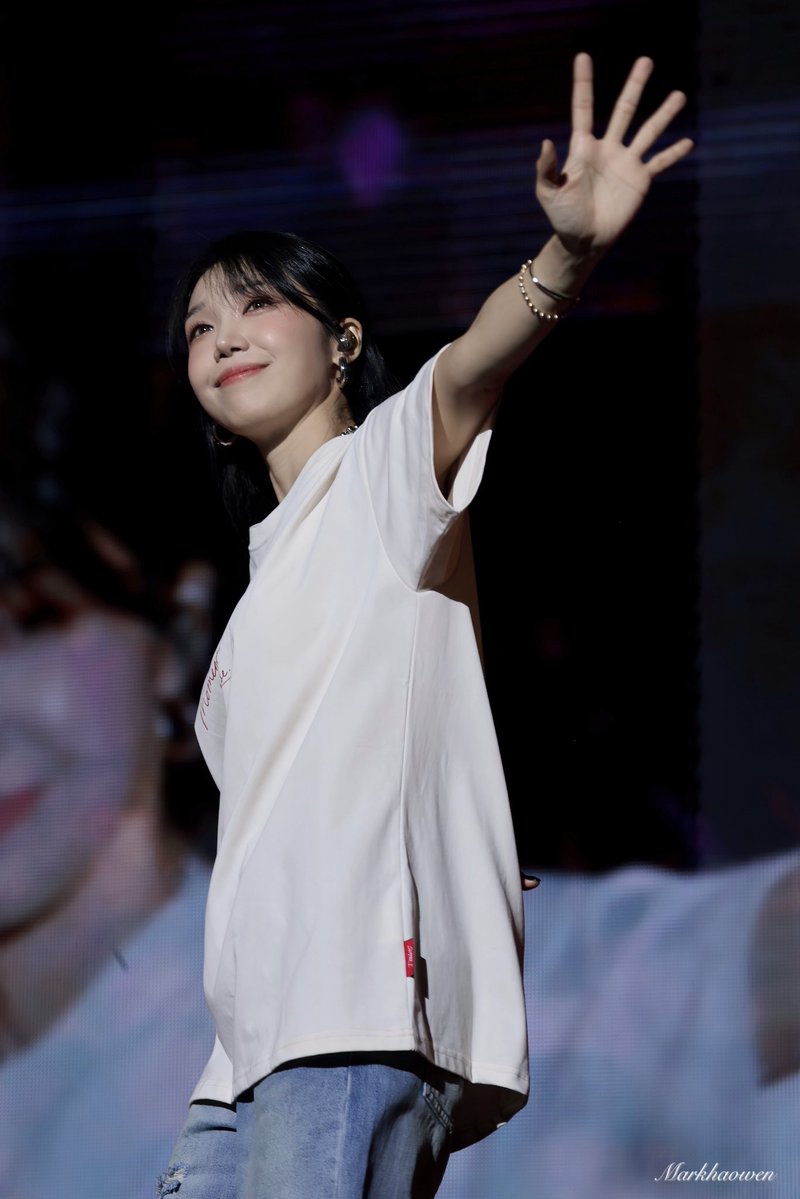 Markhaowen's tweet photo. 260913 정은지 Summer, I 서울 콘서트 Day2

이건 그저 잠깐의 이별일 뿐이겠지요?

@Apinkjej
#정은지 #Eunji #에이핑크 #Apink https://t.co/01yPlBau5m
