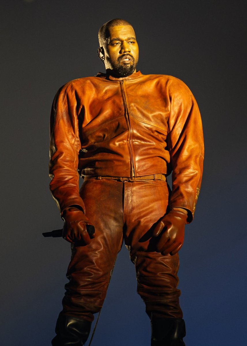 Rap's tweet photo. “Flashing Lights” is currently Ye’s most daily-streamed song on Spotify‼️

The 2007 track is still receiving around 1.3 MILLION streams per day 🤯 https://t.co/5kfahXFdZc