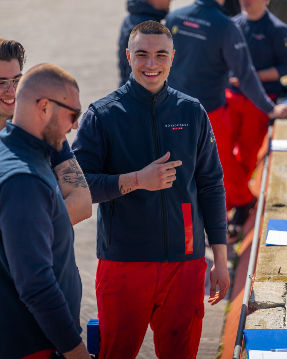 ChadwickGej2b's tweet photo. Dietro ogni gara c’è un team che mette cuore, impegno e dedizione in ogni dettaglio. Questa è la nostra passione: Rossocorsa Racing Team. https://t.co/IjcluuXXNn