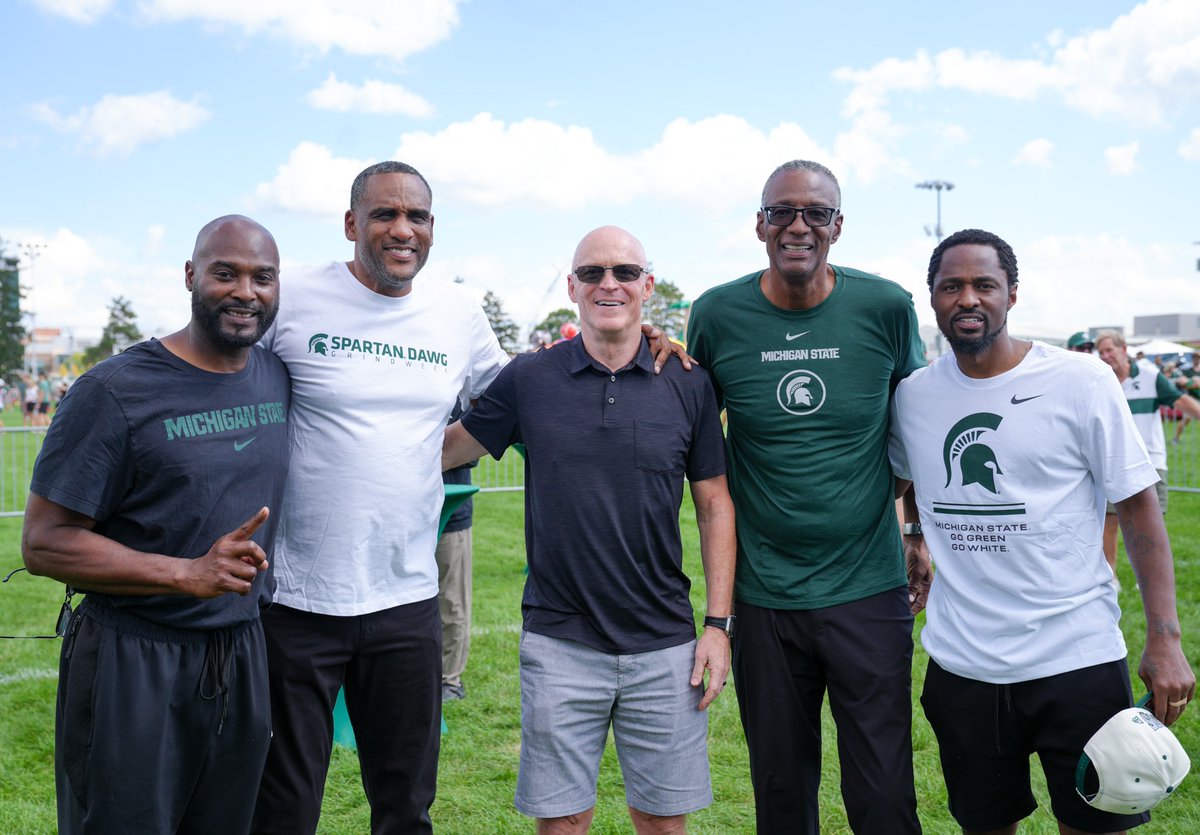 MSU_Basketball's tweet photo. The top five all-time leading scorers in Michigan State men's basketball history: 

Shawn Respert, Steve Smith, Scott Skiles, Greg Kelser, Kalin Lucas https://t.co/r8foD2a8CO