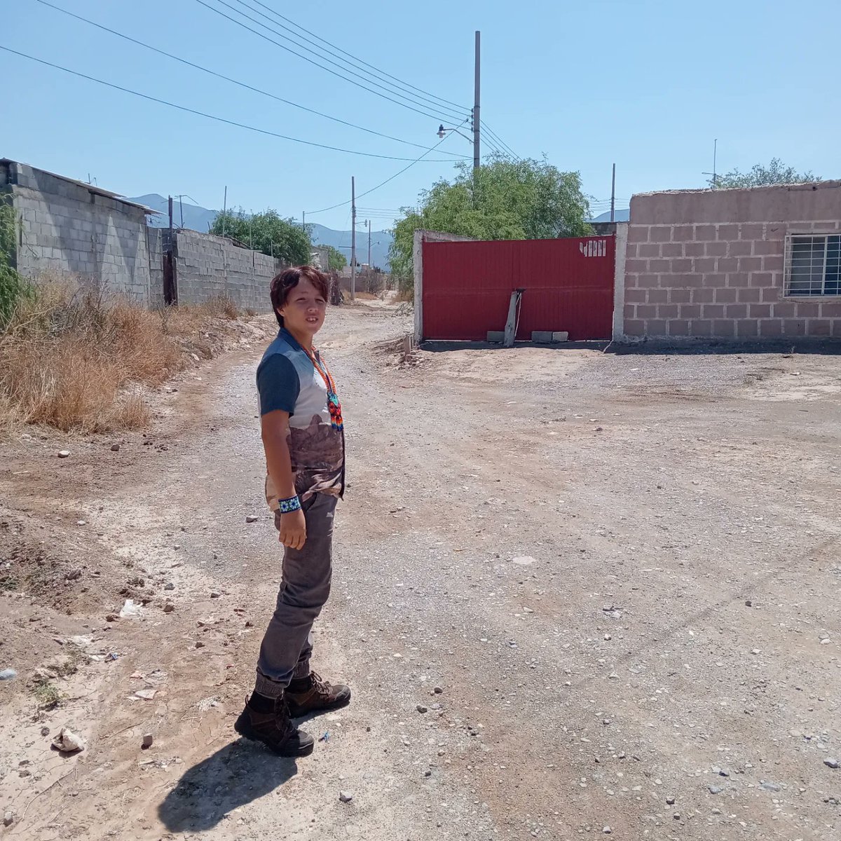 TerenceGenter's tweet photo. After a wild drive, we made it to Wadley. The desert had already begun its work: tears, surrender, humility, and transformation. Grateful for this cosmic family and the souls who answered the call. Gracias https://t.co/2vItjwzSY6