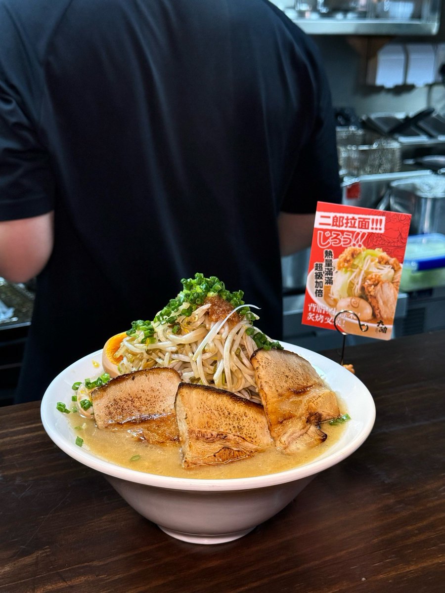 elviv451850's tweet photo. This cozy noodle shop in Chinatown makes the chewy ramen of my dreams—rich broth, fresh toppings, 10/10 will come back next week! https://t.co/8whY07Rjiq