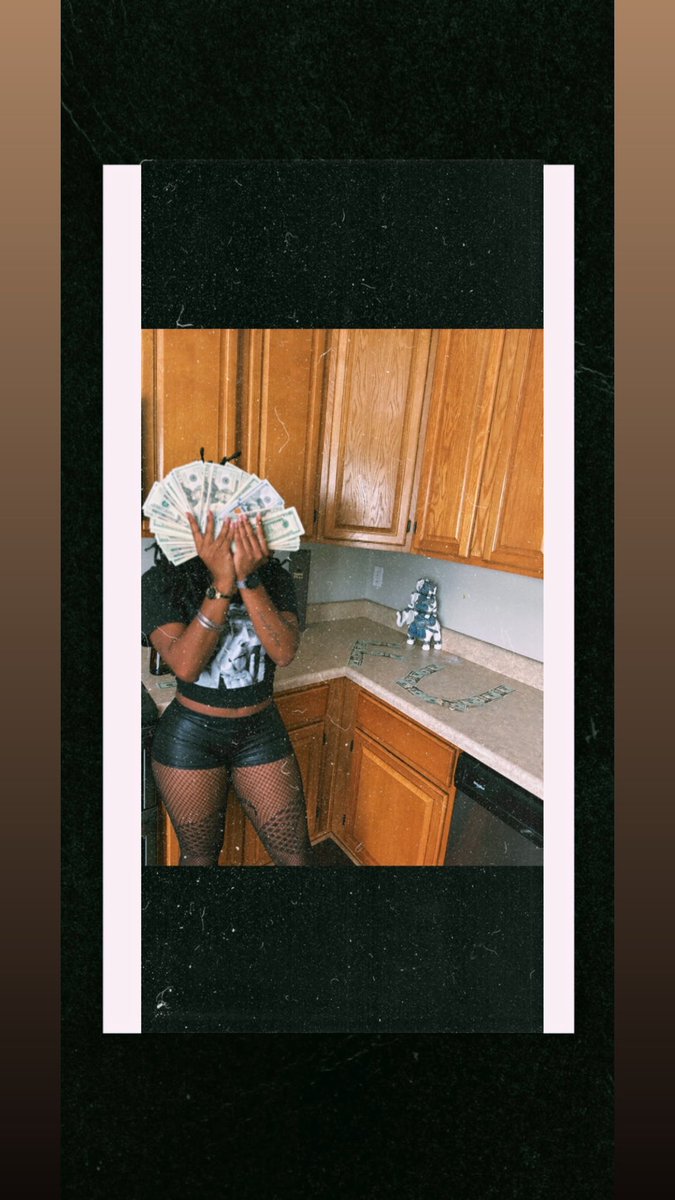 Simpplyy_TT's tweet photo. Get ya money up not ya funny up 💋 https://t.co/8b52f8oE6h