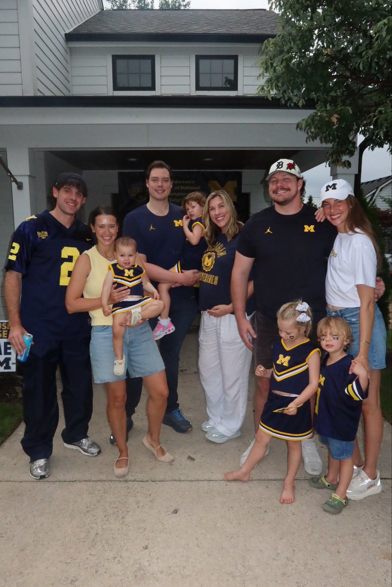 gglasgow61's tweet photo. Great time at the Big House! Happy the kids got to see a W at their 1st game #GoBlue https://t.co/xWZ4wB5oXX