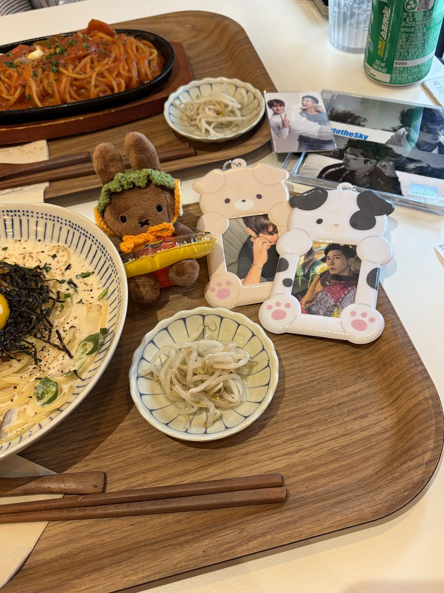 ducatiming1121's tweet photo. 오늘 브라오빠도 보고 플하 모임도 가지고! 피크닉가서 신혼집 와인도 먹었어요!! 오빠 진짜 친절하고 잘생기고… ㅠ ㅅ ㅠ 최고…🩵 오빠 덕분에 한주를 또 살아갈 힘을 얻어욤…👉👈
#플라이투더스카이 #브라이언 #시식하고가세요 https://t.co/yOLvX0JrbF