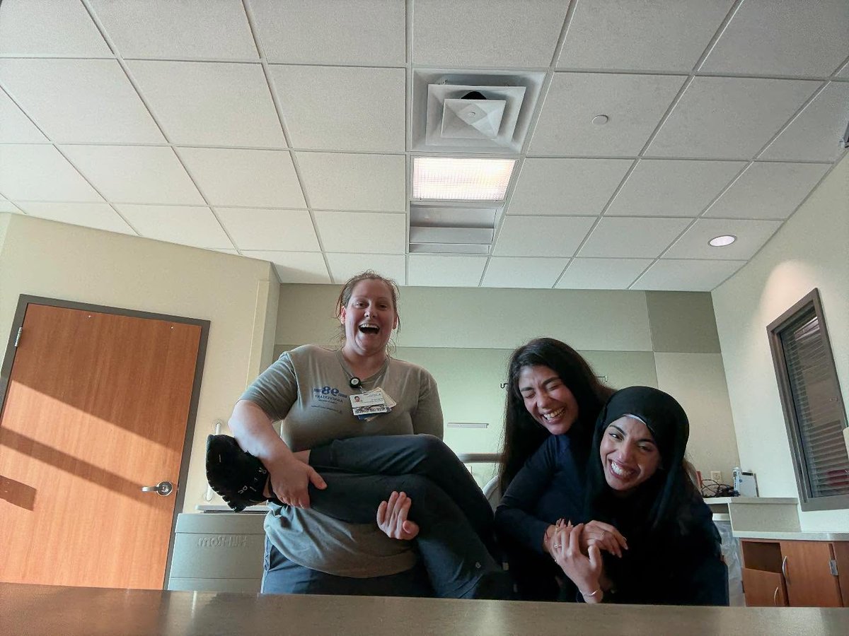 CathleenEhkuy's tweet photo. Our awkward photo shoot. Love them. https://t.co/Sr4pdtYQTt