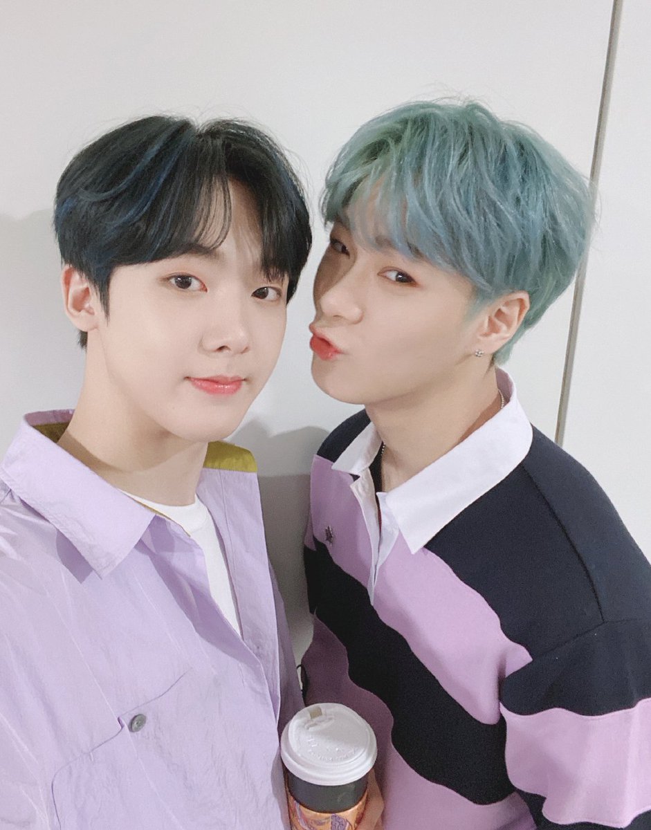 gezi03210520's tweet photo. 벌써 딴콩 데뷔 6주년이네요.
무대에서 나란히 서있던 모습이 아직도 생생해요. 그 빛나던 날들은 영원히 변하지 않을 거예요💜
#딴콩_데뷔6주년_축하해 #문빈 #윤산하 https://t.co/ECHBhE5awy