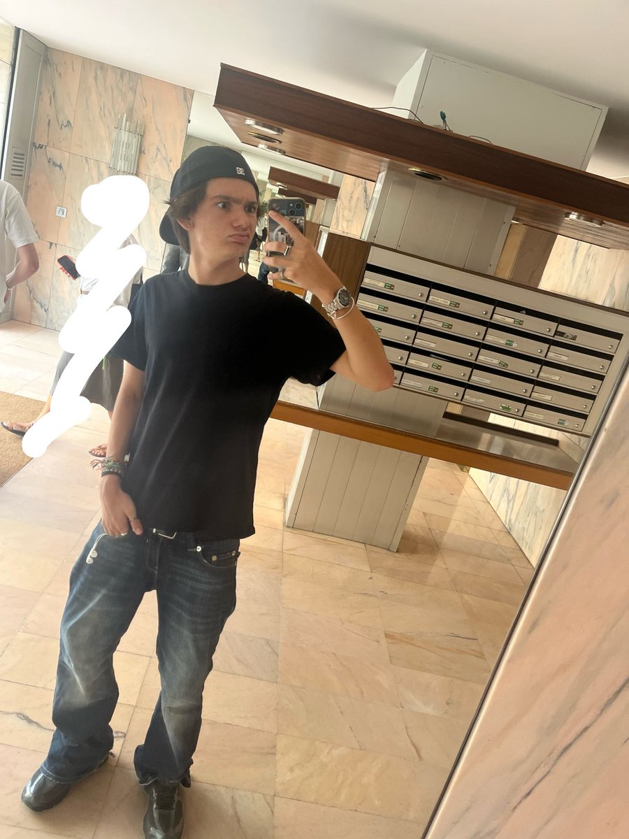 neiluj7m's tweet photo. Little outfit of the day. Ble 😛 https://t.co/Y8vpbIqVeH