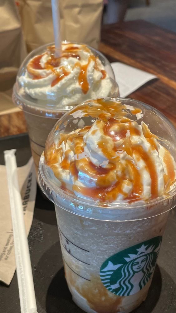 MiunaBubbles's tweet photo. Show me your model vs your favorite drink~🫧

Caramel Frappes but matcha is close second✨

🎨:spypper https://t.co/mygl0G5Jpx