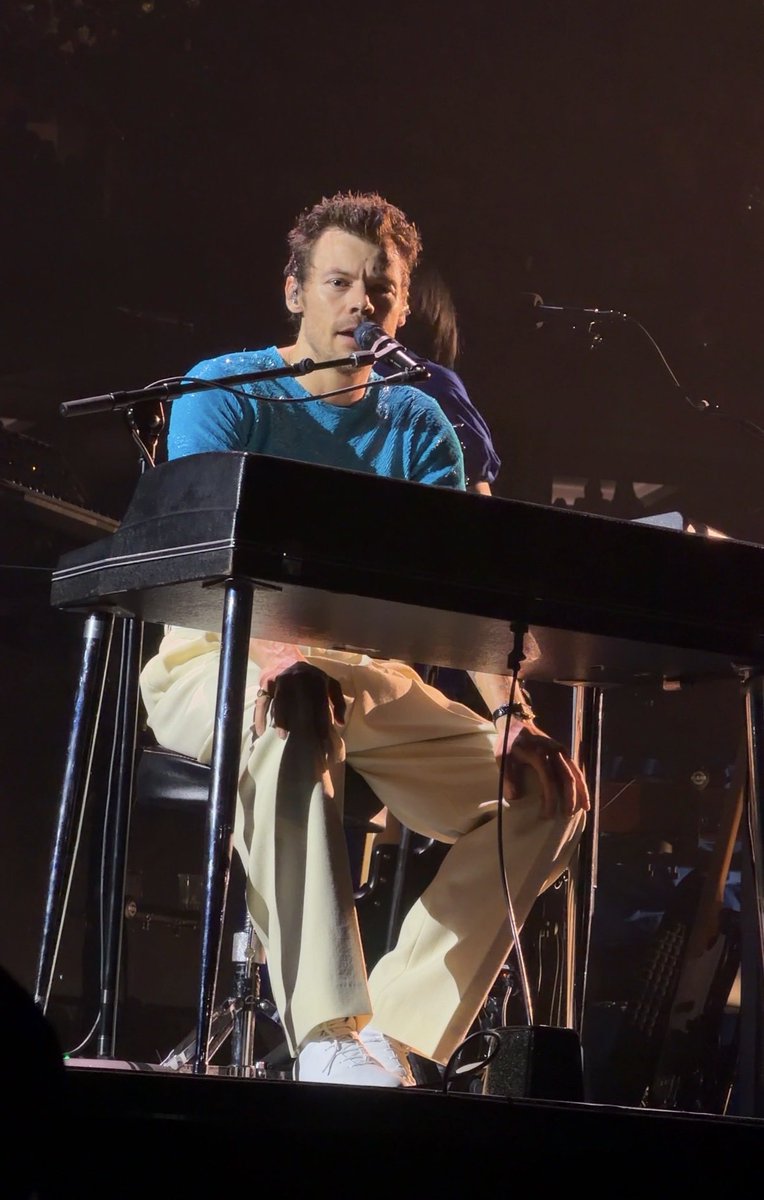 _sweet_cherri's tweet photo. Harry msg n9 #HarryStyles https://t.co/F2xI97sDh5