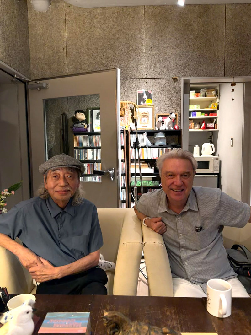 _okadatakashi's tweet photo. デイジーホリデーのプレイリストを更新。今週は「David Byrneがやって来た！」先月、歓喜と絶賛の来日公演を終えたDavid Byrneが、まさにその公演当日の朝、細野晴臣のスタジオを訪れ行われたトークセッションを余すところなくオンエアします！ 音楽、踊り、世界、社会、笑い、共鳴する「LOVE & KINDNESS」というキーワードなど、同世代ならではの考えと思いを語らいます。
https://t.co/B3jp6lezmr
#daisyholiday
https://t.co/e7h0ROLeJ7