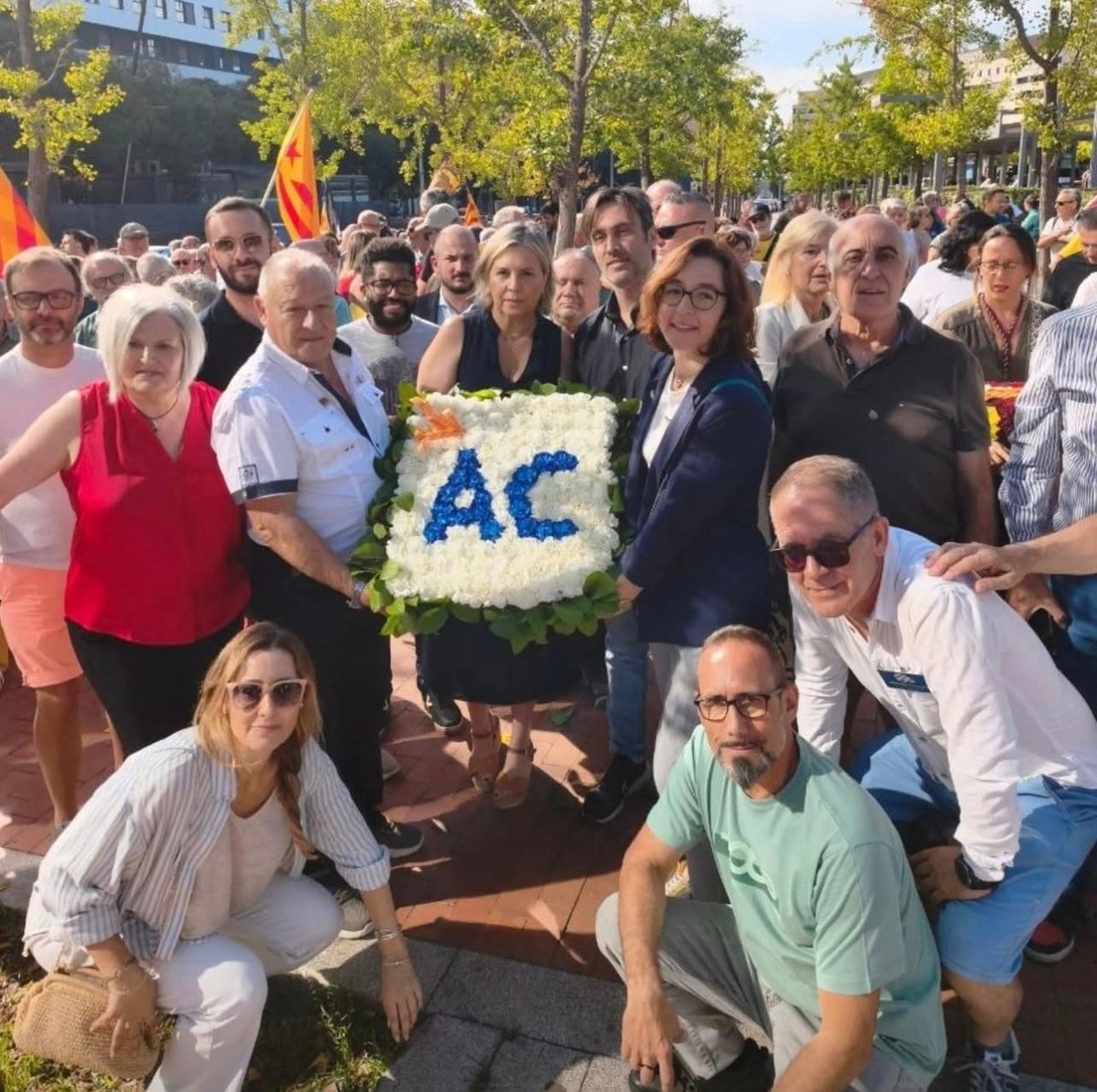 lajoana_dac's tweet photo. Divendres vam ser a l’ofrena institucional de la Diada com a equip d’AC Sabadell.

Amb orgull de les nostres arrels, de la nostra ciutat i del nostre país.

Per Catalunya. Per Sabadell. Per la nostra gent. #Diada2026 #11Setembre #Sabadell #AliançaCatalana #SalvemSabadell https://t.co/jLLBX2wlUg