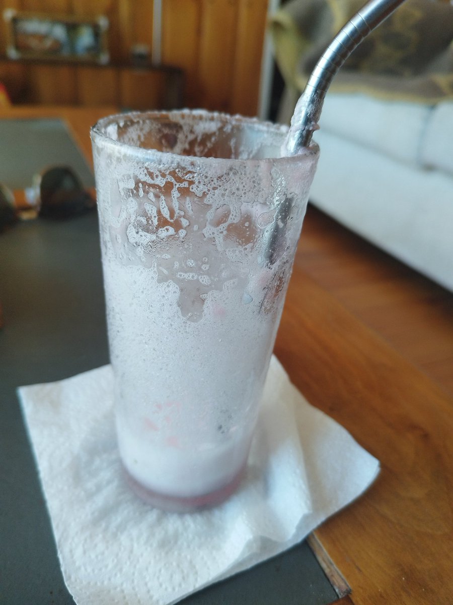 lensummerboy's tweet photo. w drinks (it doesn't have alcohol) https://t.co/3mVoyiTFNM