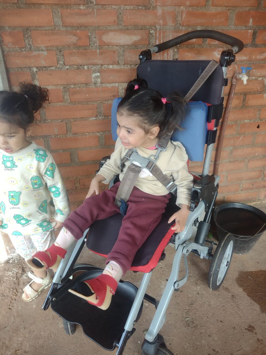 AnyColazo's tweet photo. Está semana también ayudamos a More , ella está a cargo de su abuela y no podía comprar una silla de traslado pusimos en condiciones una que nos fue devuelta y ahora fue la que More necesitaba . Si tenés elementos ortopedicos que no usas "dona" siempre podés cambiarle la vida a quien lo necesita .