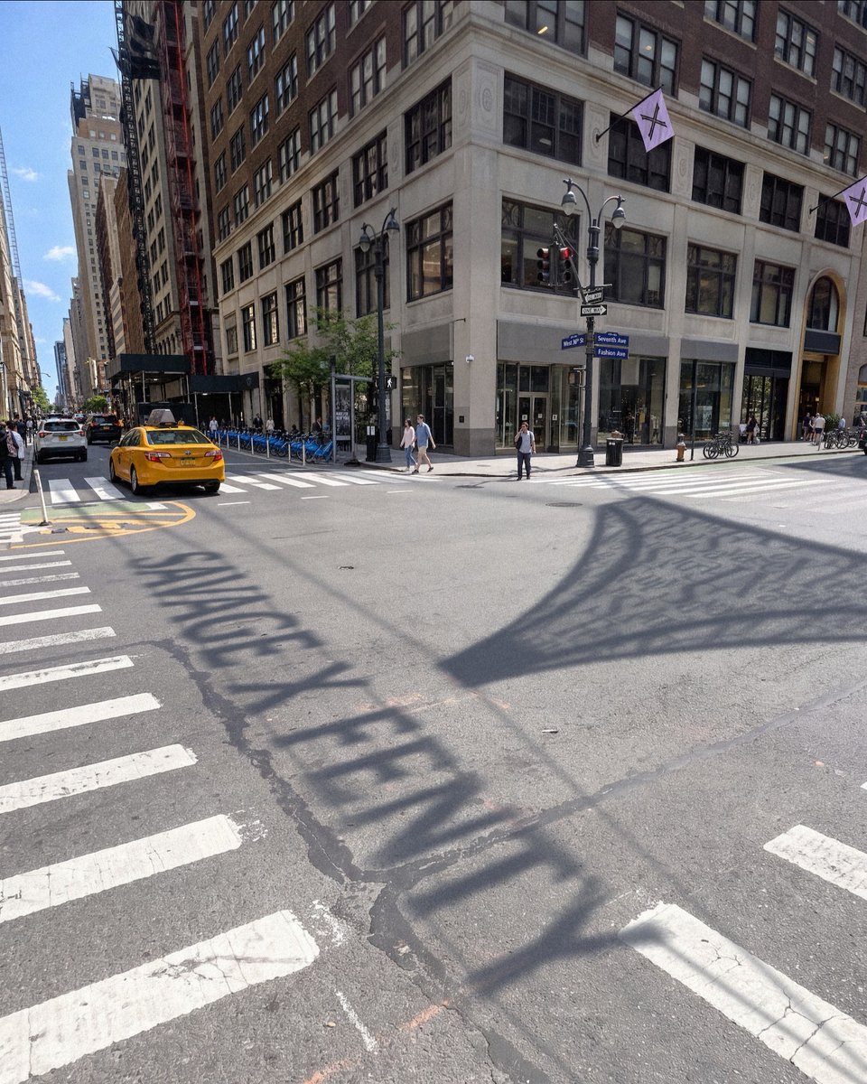 ModernNotoriety's tweet photo. Rihanna and Savage X Fenty casted giant lingerie shadows on the streets of NYC for NYFW https://t.co/kKYUcjmngy