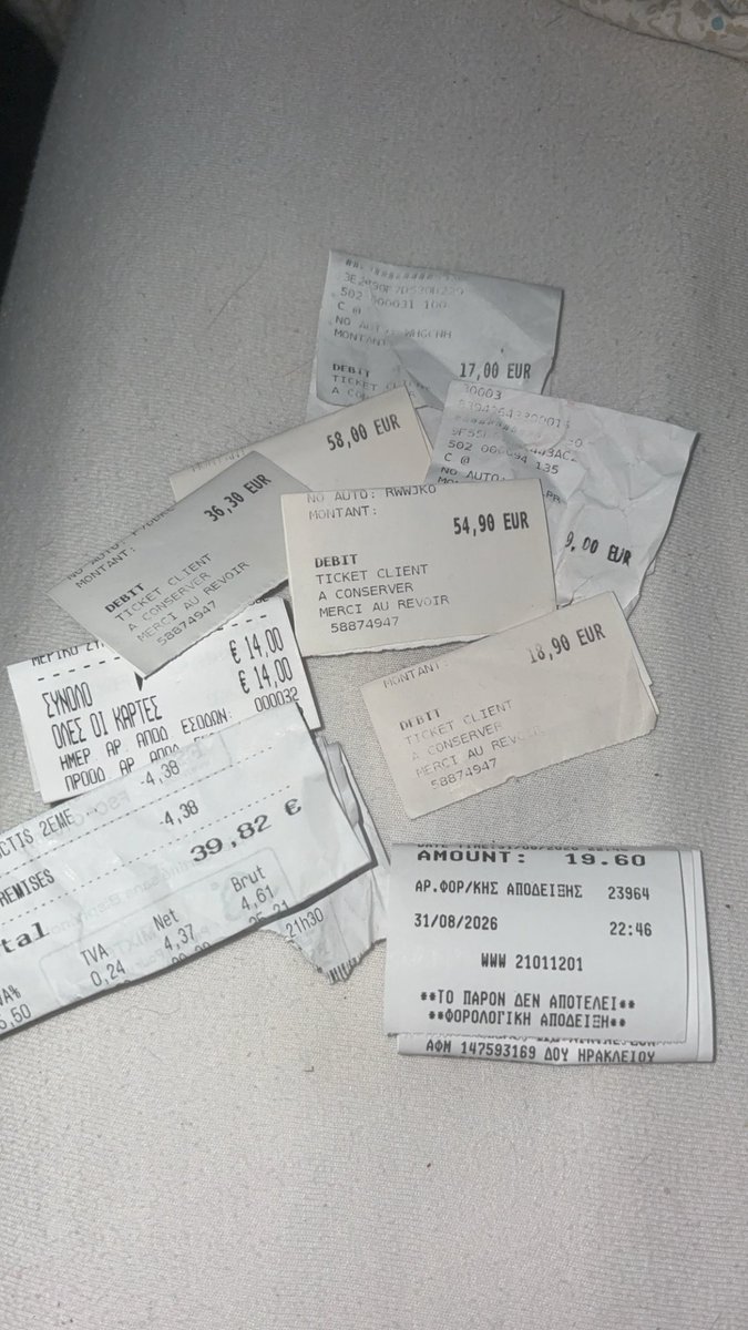 Reinebarbaraaaa's tweet photo. Tickets de caisse à rembourser ! Qui sera ma chienne à ticket ce soir 🥵!! https://t.co/jRembqp3ex