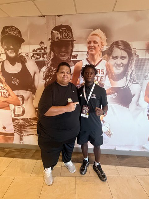 Kylan_18's tweet photo. I just wanna say I am blessed to have a chance that I was able to go to the @TXSTATEFOOTBALL vs @UTSAFTBL game yesterday I wanna thank my boy @Camden_Lockwood and I’m glad i was able to meet @TrustMyEyesO yesterday #bobcats 
@Football_Steele 
@sdriffill22 
@PrepRedzoneTX 
@BDammone 
@TFloss32 
@GJKinne