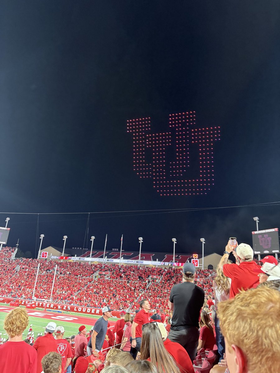 Ty_Westenberger's tweet photo. Awesome game day visit at @Utah_Football. Thanks so much to @J2theGross for spending so much time with me, @CharlieWeiler72 for organizing everything, and all of the staff who made this such an amazing experience. #goutes https://t.co/PDdxAREbXL