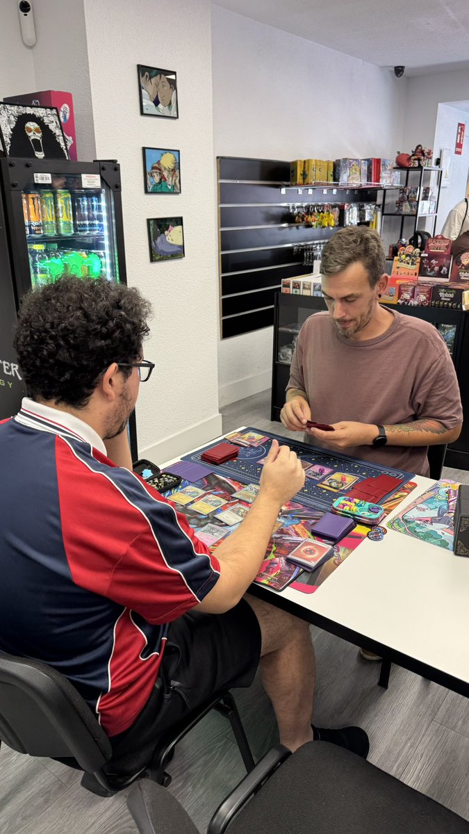armaduramaldita's tweet photo. Día de Cup de 40+ personas en @TCGTopDeck, no logramos colarnos en el Topcut ninguno (RIP Presi 9th), pero nos sirvió de entreno. Aquí nos sentimos como en casa. Se vienen cositas 👀 https://t.co/yehGsm8Lbk