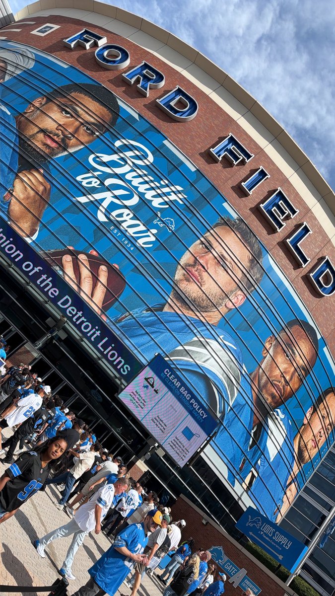 Mazen_Hammoud's tweet photo. Home is where Jared Goff is <3

#DefendTheDen #BuiltToRoar #OnePride https://t.co/qeCf07wGTr