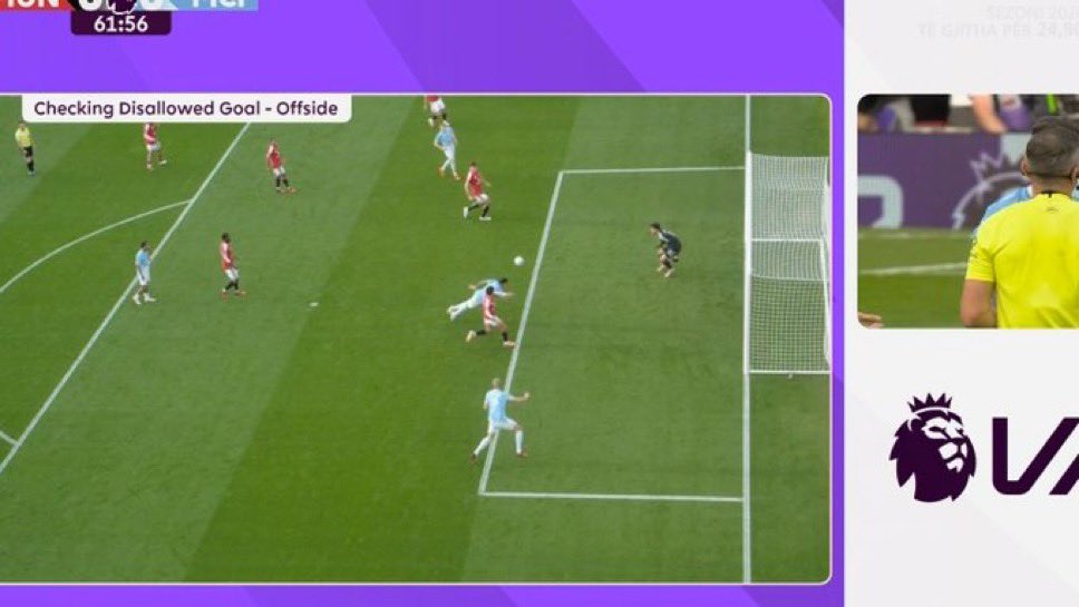 Rory_Talks_Ball's tweet photo. Fernandez attempting a diving header right across the front of Martinez defending it 

On what planet is that not impacting the play 🤣 https://t.co/uVMAeLQQz0