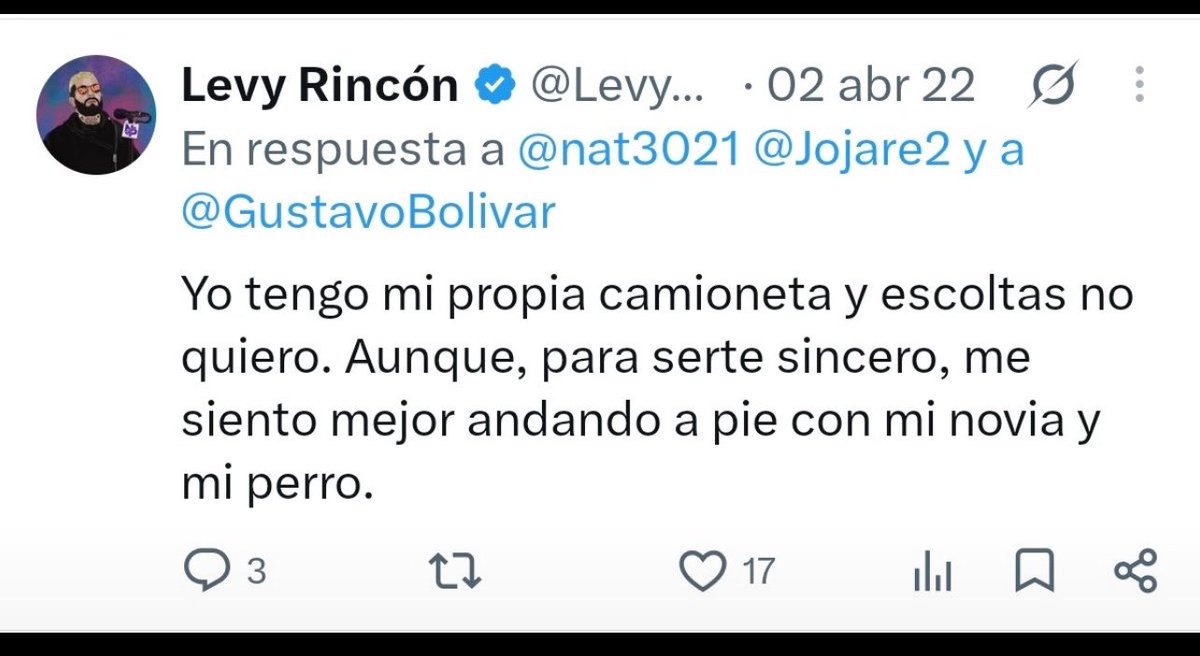 MaraelMilagros's tweet photo. Querido @LevyRincon 

¿No era que te sentías más “cómodo” y “mejor” andando a pie? Pues, querido, parece que finalmente la UNP te escuchó y te cumplió ese deseo que llevabas años manifestando. Desde 2022 diciendo que preferías caminar y ahora resulta que te retiran la camioneta y los escoltas y estás indignadísimo, hasta con vulgaridades.
Al fin, Levy, ¡te están cumpliendo lo que pedías! ¿Cuál es la lloradera entonces?

No sea tan malagradecido: la UNP finalmente le tomó la palabra.
¡MALAGRADECIDO GROSERITO! 🤡