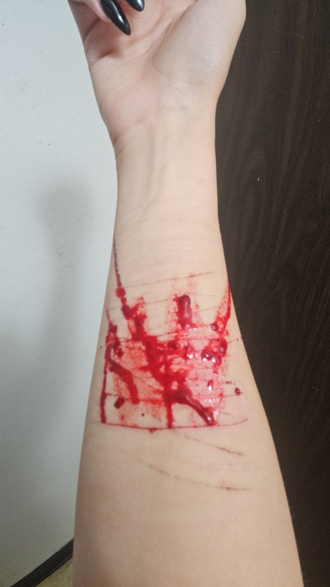 B8_5497's tweet photo. TW self harm

please block dont report

(fake SFX makeup!) https://t.co/r0lcCYMrlI