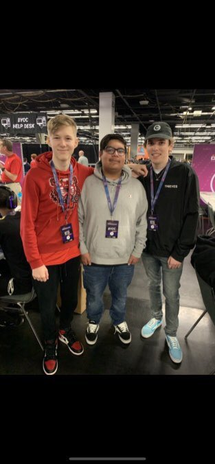 moszn1x's tweet photo. the funny thing about this whole thing is that when i was younger i went viral on tiktok for my looks and dead ass had like 300 girls in my ig dms

anon ct chuds can call me a lot of things but i sure as hell know ugly is not one of them 😭 https://t.co/i32hAFL2Q2