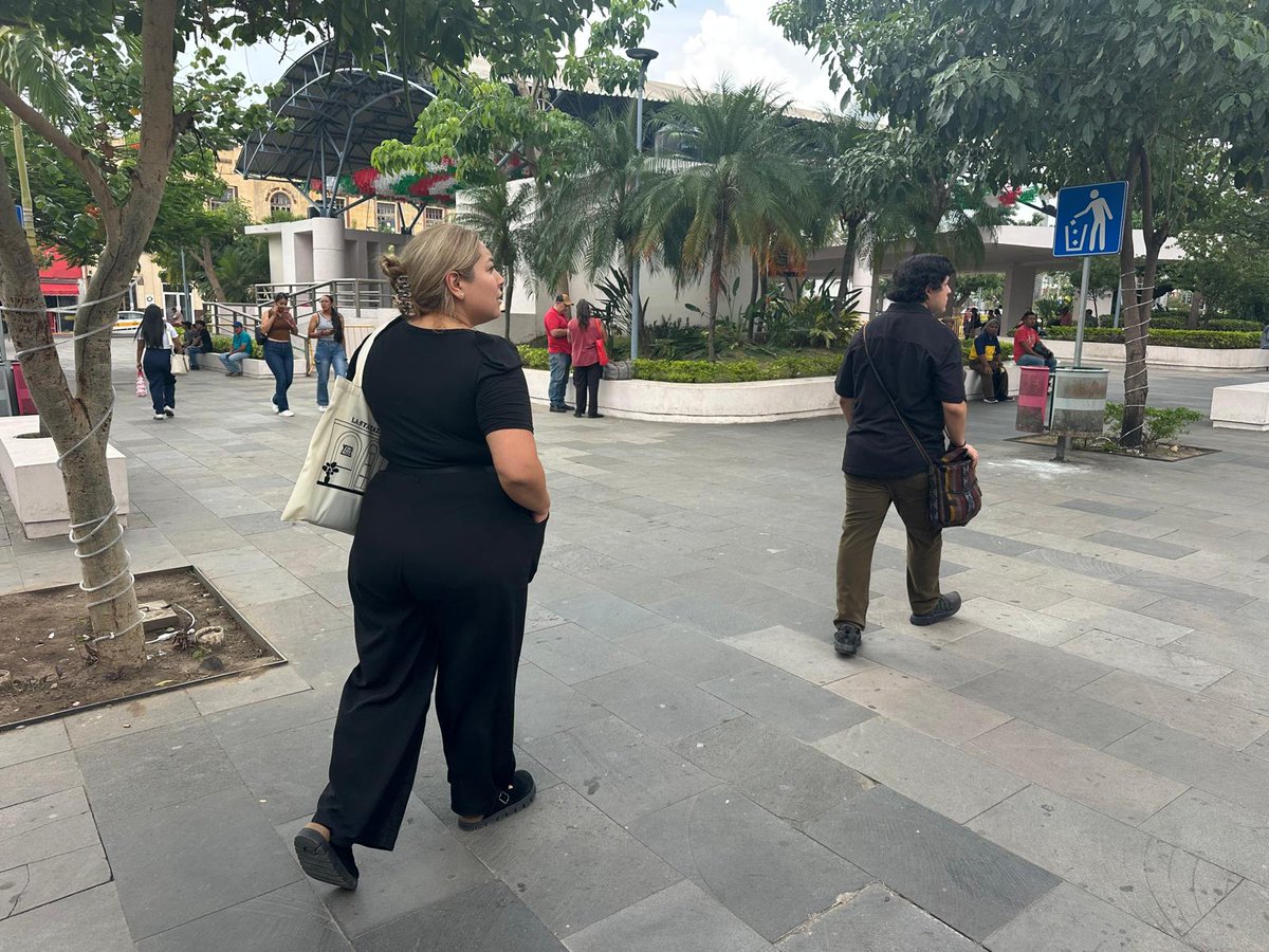 humsiorg's tweet photo. We're on the ground in southern Mexico for two weeks with @P4HR and @LasAmericasIAC to interview deported immigrants. We've heard heartbreaking stories from people torn away from their families after decades in the U.S. and stranded with nothing in a country they don't know. https://t.co/9qe2h9oAj4