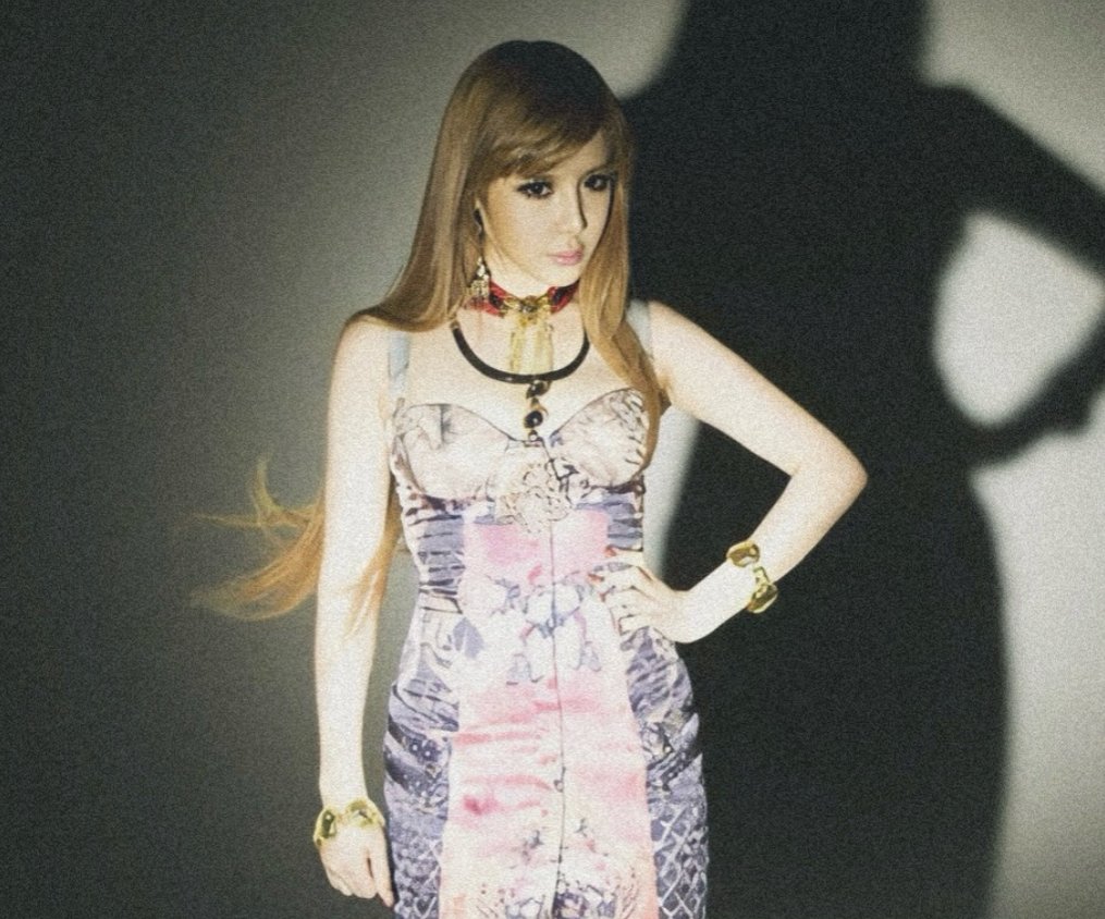 porcelinetalks's tweet photo. Park Bom (2NE1) in BALMAIN's pre-fall 2012 collection for the 'I Love You' single photoshoot. https://t.co/aDMac4MOch