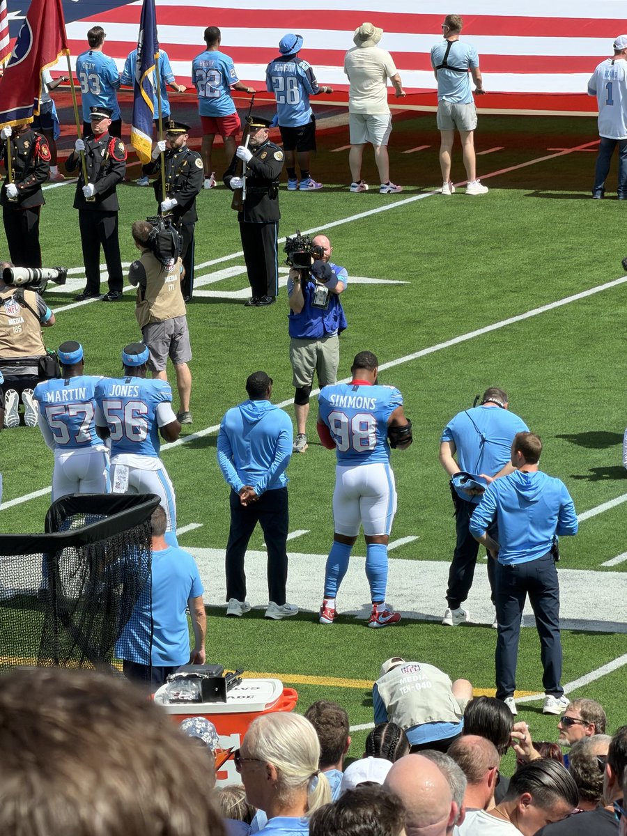 itsbreezyweezy's tweet photo. LETS GO TITANS https://t.co/mfoTrPdYf4