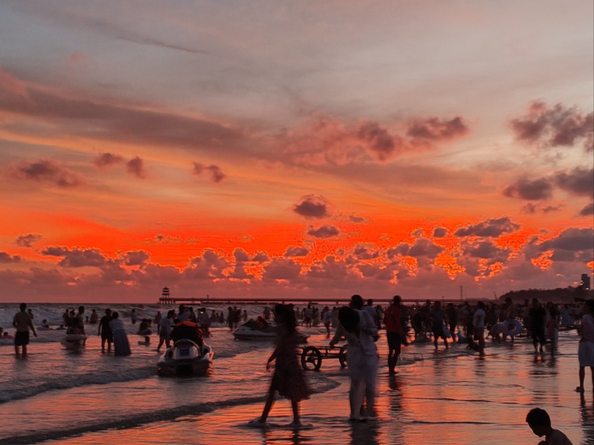 toffb275899's tweet photo. Our campus photography club’s free sunset photoshoot workshop is this Friday at 5pm by the East Lake! Beginners welcome, just bring your phone or camera to capture great shots—see you there~ https://t.co/R0I8SRvL2j