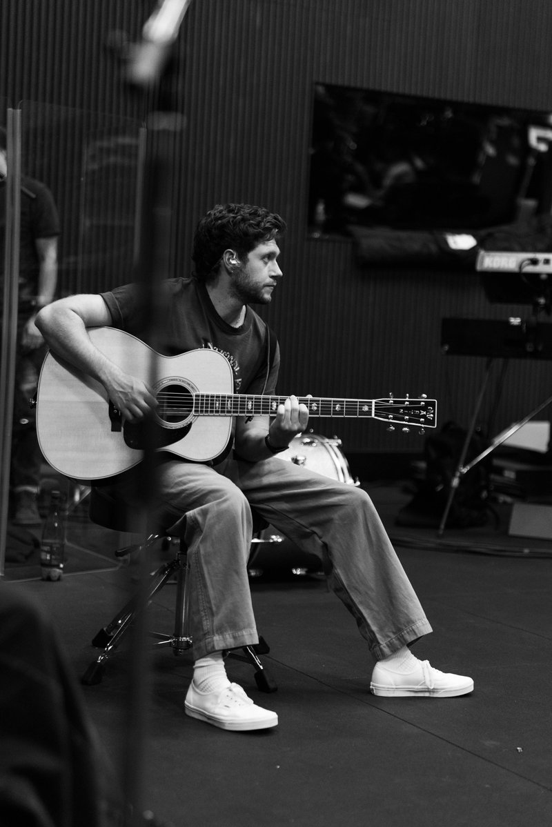 bendthzouis's tweet photo. Happy Bday Nialler @NiallOfficial ❤️‍🩹 https://t.co/uyW0ndkX52