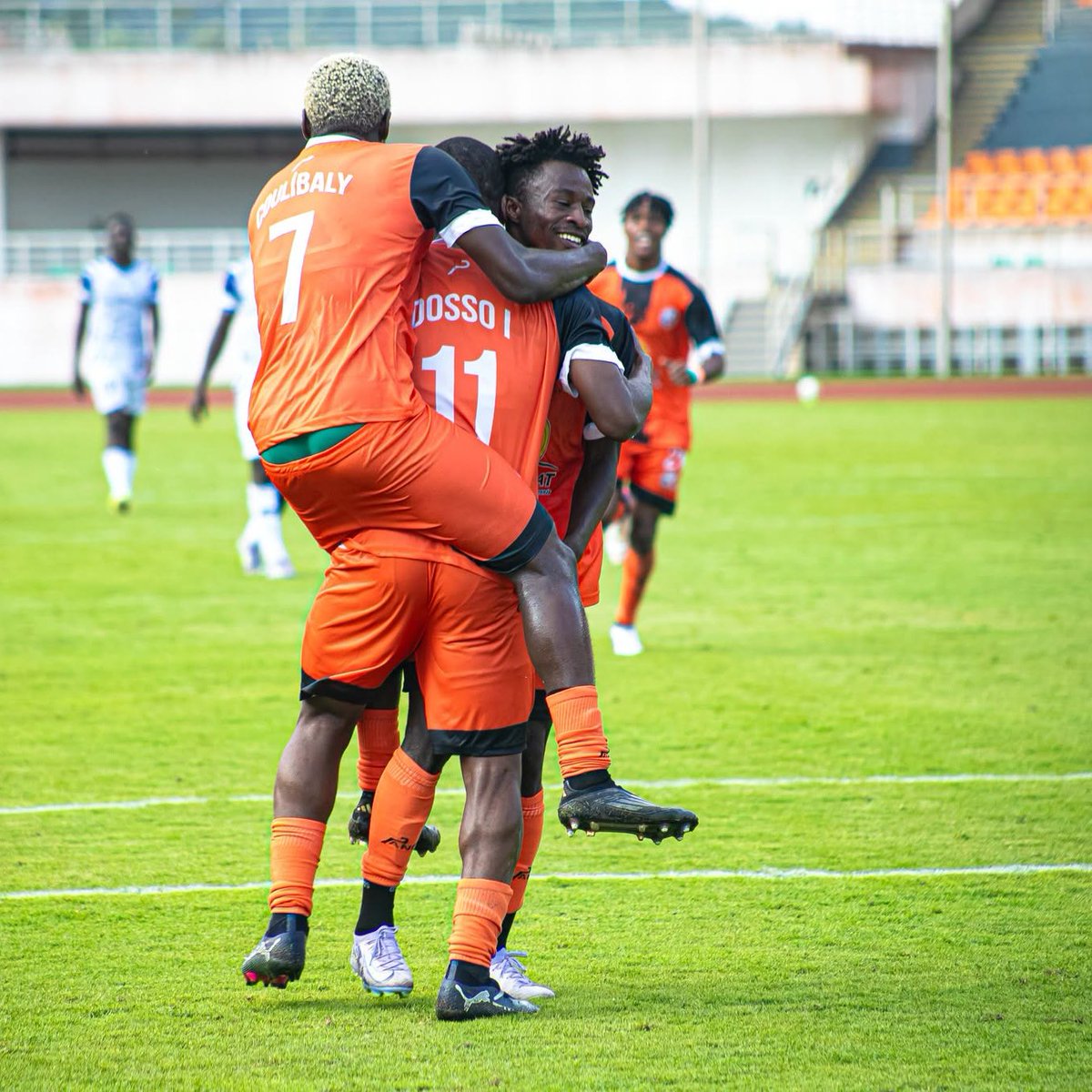LKsportif's tweet photo. LIGUE DES CHAMPIONS/ 1er Tour des préliminaires (match retour) :
Rivers United vs FC San Pedro : 2-2
Les pétruciens ont fait le « bara », ils sont qualifiés.👏🏾
#Ccaf https://t.co/Rqz7GcLeVg