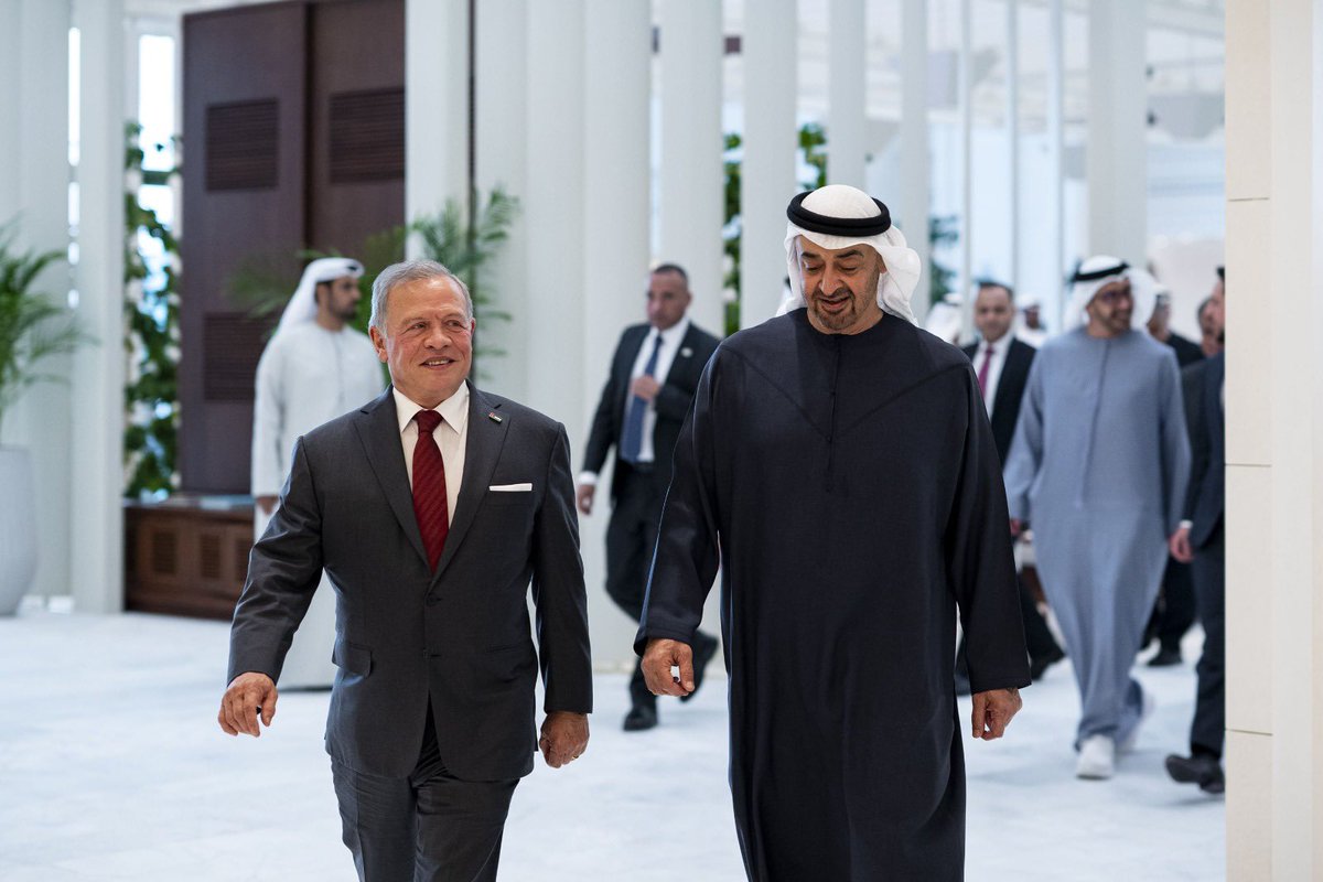 UAE_BARQ's tweet photo. رئيس الدولة وملك الأردن يبحثان تعزيز التعاون | وام 

#برق_الإمارات https://t.co/w9YxZwxz9k