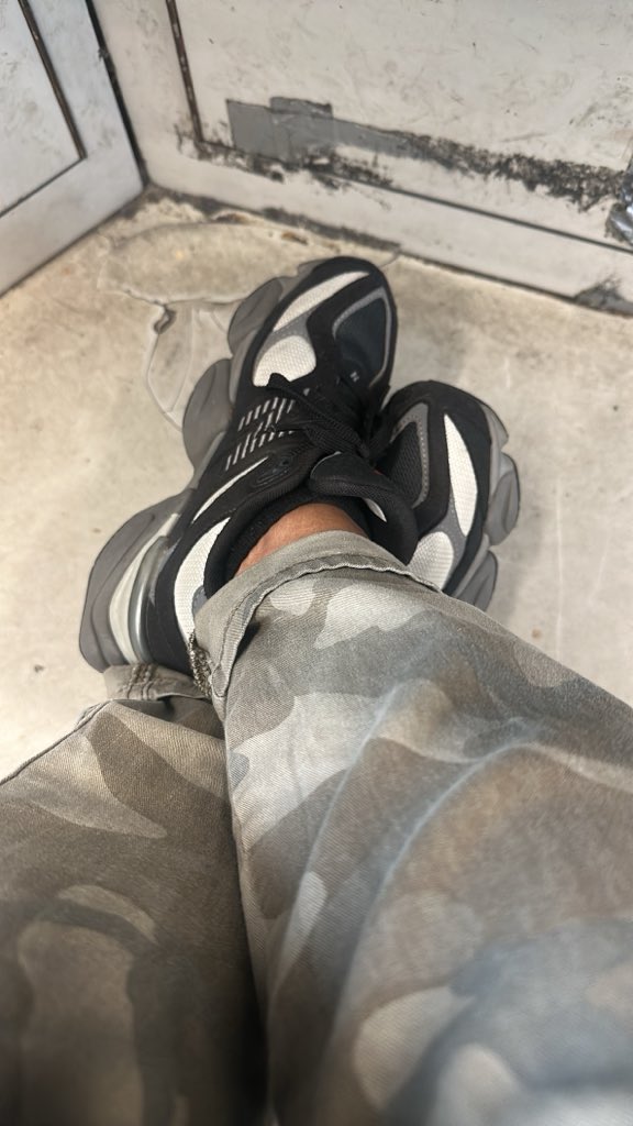 justgoddessjade's tweet photo. Clocked in, laced up, and letting these socks marinate 😏👣 Wonder who’s gonna claim them after the shift? #FeetTwitter #FootContent #SockLovers #WornSocks #FeetPics #GoddessJade https://t.co/pSqf6fqAcg