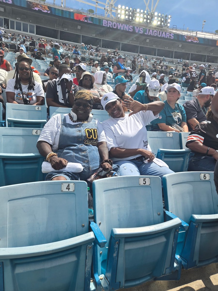 CUaunties's tweet photo. #AuntiesOutside 
 
We don’t play about our CU nephews. We told nephew @camronsilmon7 that we coming to Jacksonville. We here nephew! 🦬❤️

#OfficialCUaunties #JustHere4OurNephews #DUUUVAL #DawgPound #NFLBuffs https://t.co/ZNcDe0IMc3