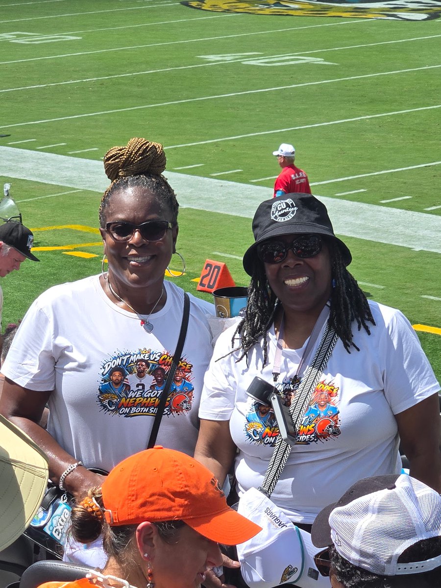 CUaunties's tweet photo. #AuntiesOutside 
 
We don’t play about our CU nephews. We told nephew @camronsilmon7 that we coming to Jacksonville. We here nephew! 🦬❤️

#OfficialCUaunties #JustHere4OurNephews #DUUUVAL #DawgPound #NFLBuffs https://t.co/ZNcDe0IMc3