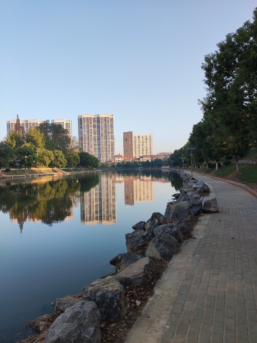 SylvieLepezpqs's tweet photo. Just wrapped up a quick morning run along the city riverside—fresh air and warm sunrise made the 5km trip way more enjoyable than expected! ， https://t.co/s8tXm7GFKe